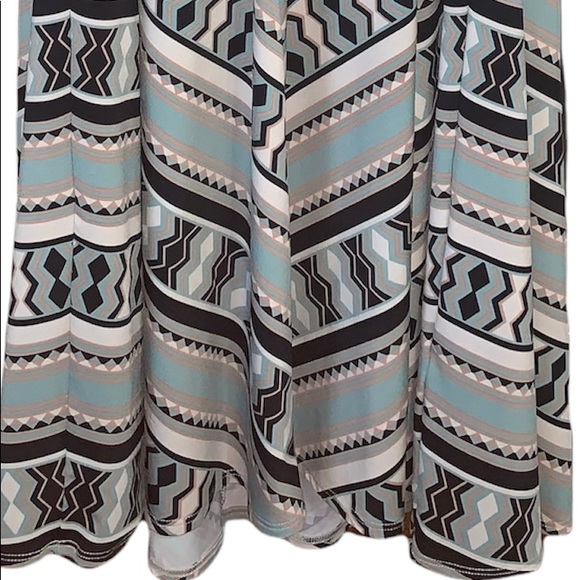 BCBG MaxAzria Halter Neck Cocktail Dress with twist front (size L) - Picture 4 of 10